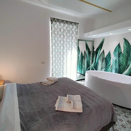 Sonnino Suite Jacuzzi Apartment 바리 외부 사진