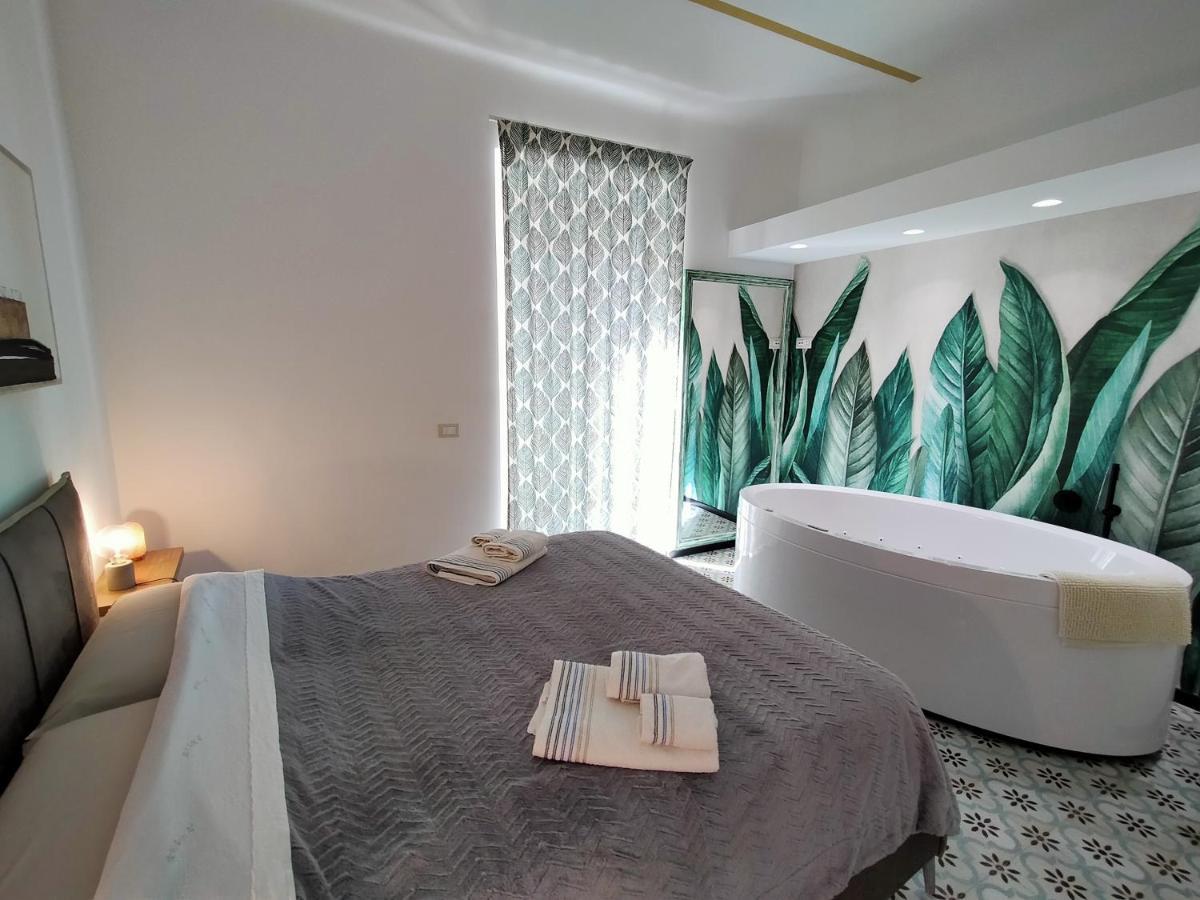 Sonnino Suite Jacuzzi Apartment 바리 외부 사진
