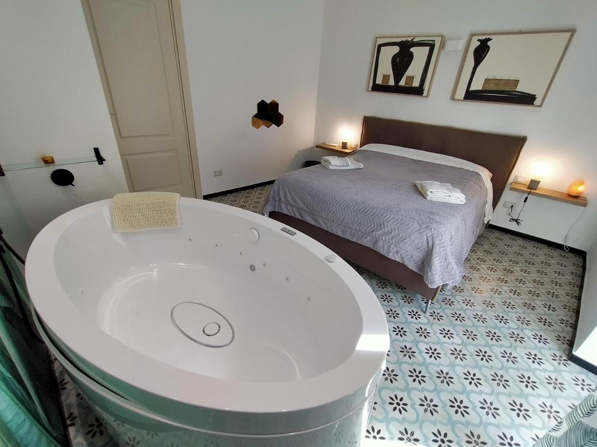 Sonnino Suite Jacuzzi Apartment 바리 외부 사진